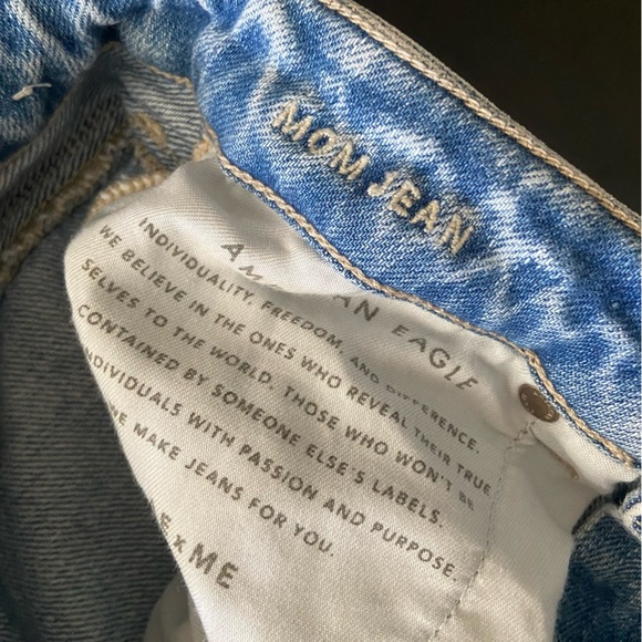 American Eagle Light Wash Mom Jean Distressed High Waist Rise 24W 27.5L  0 Long - Picture 10 of 11